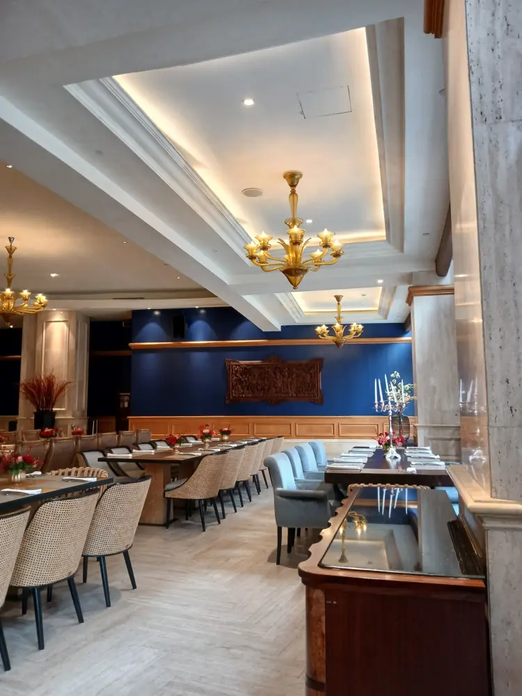 Lobo Restaurant & Bar 9