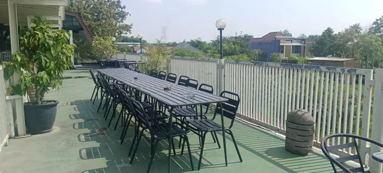 Bebek Pinggir Sawah Cafe & Eatery 8