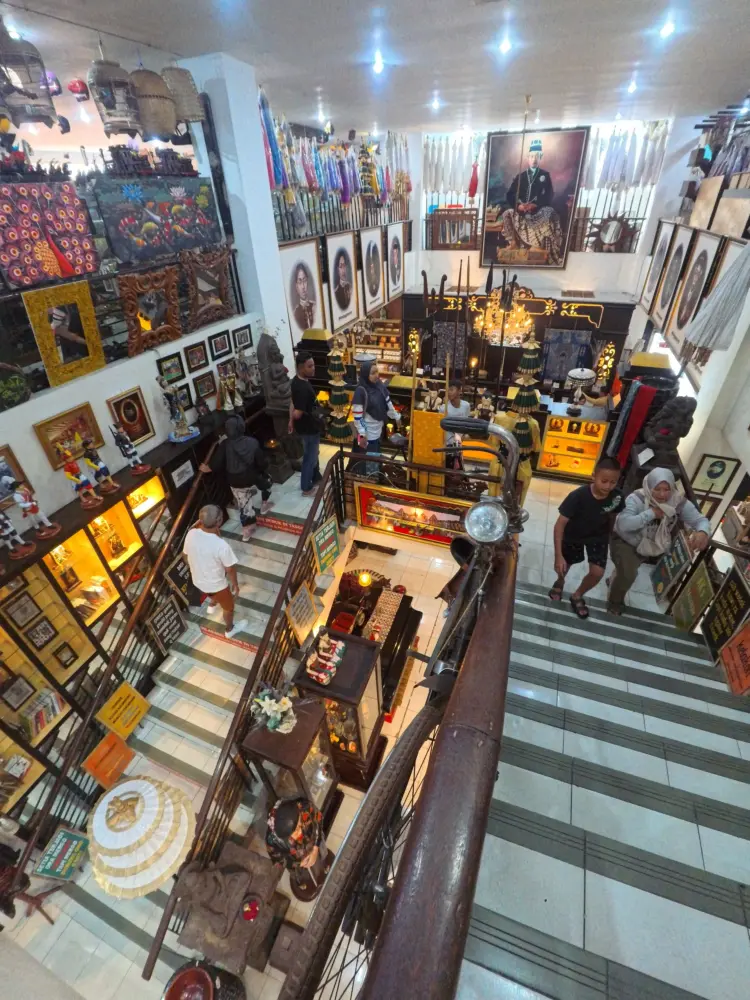 Raminten Malioboro Resto 9