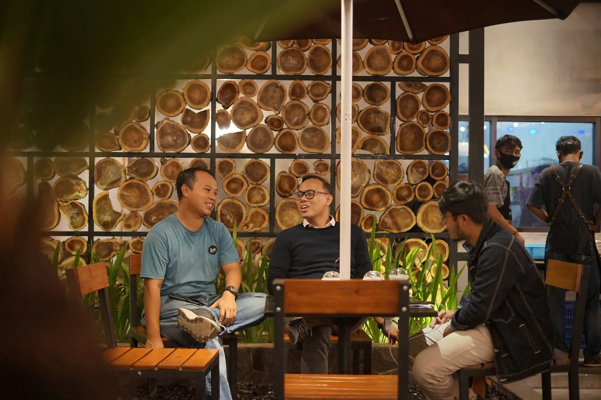 A 4.6-Star Live House on Google, but I ate rubber steak and spoiled tofu? 5