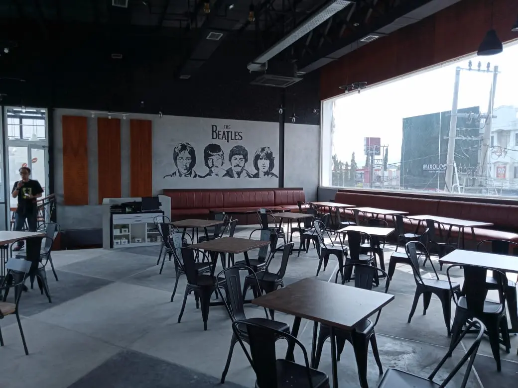 A 4.6-Star Live House on Google, but I ate rubber steak and spoiled tofu? 3