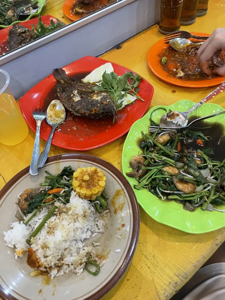 WR Muslim Lalapan BABA KEMAL Ikan Bakar & Ayam Bakar 1