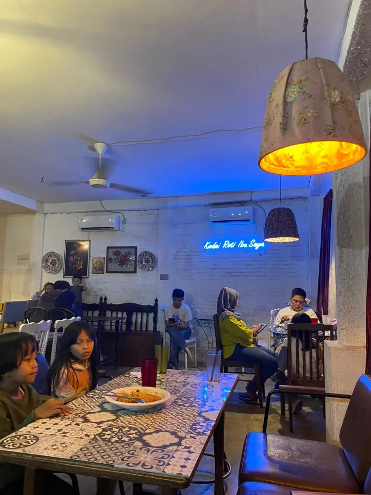 Kedai Roti Ibu Saya 3