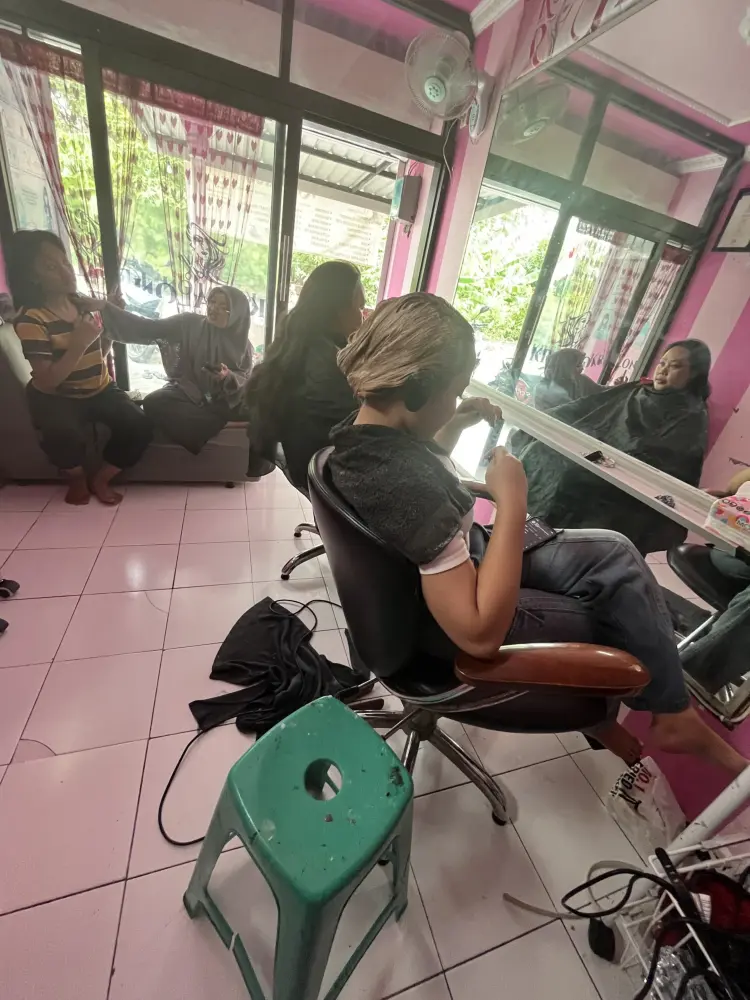 KR SALON 1