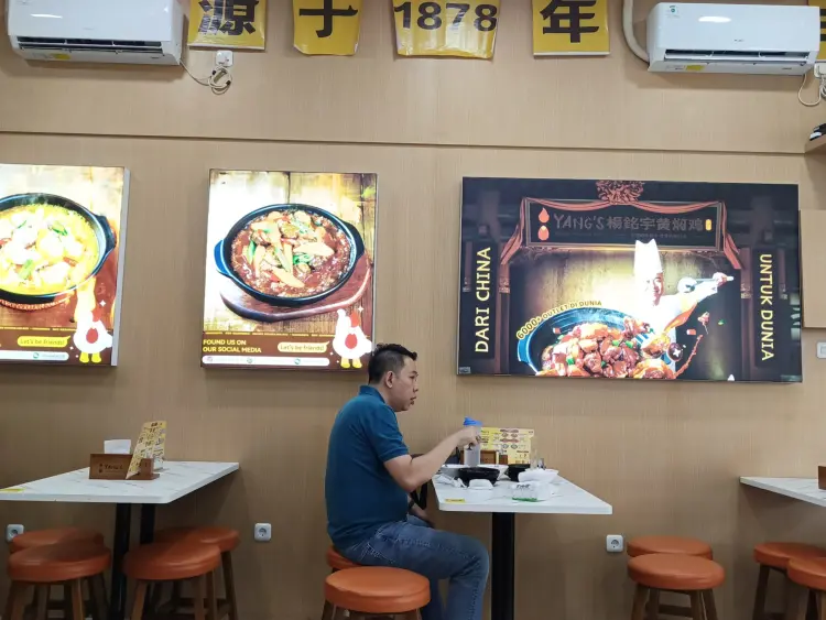 Yangs Braised Chicken Rice Green Lake 3