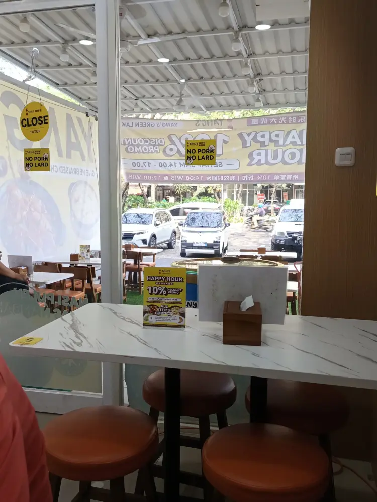 Yangs Braised Chicken Rice Green Lake 8