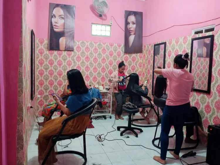 Susi Salon 1