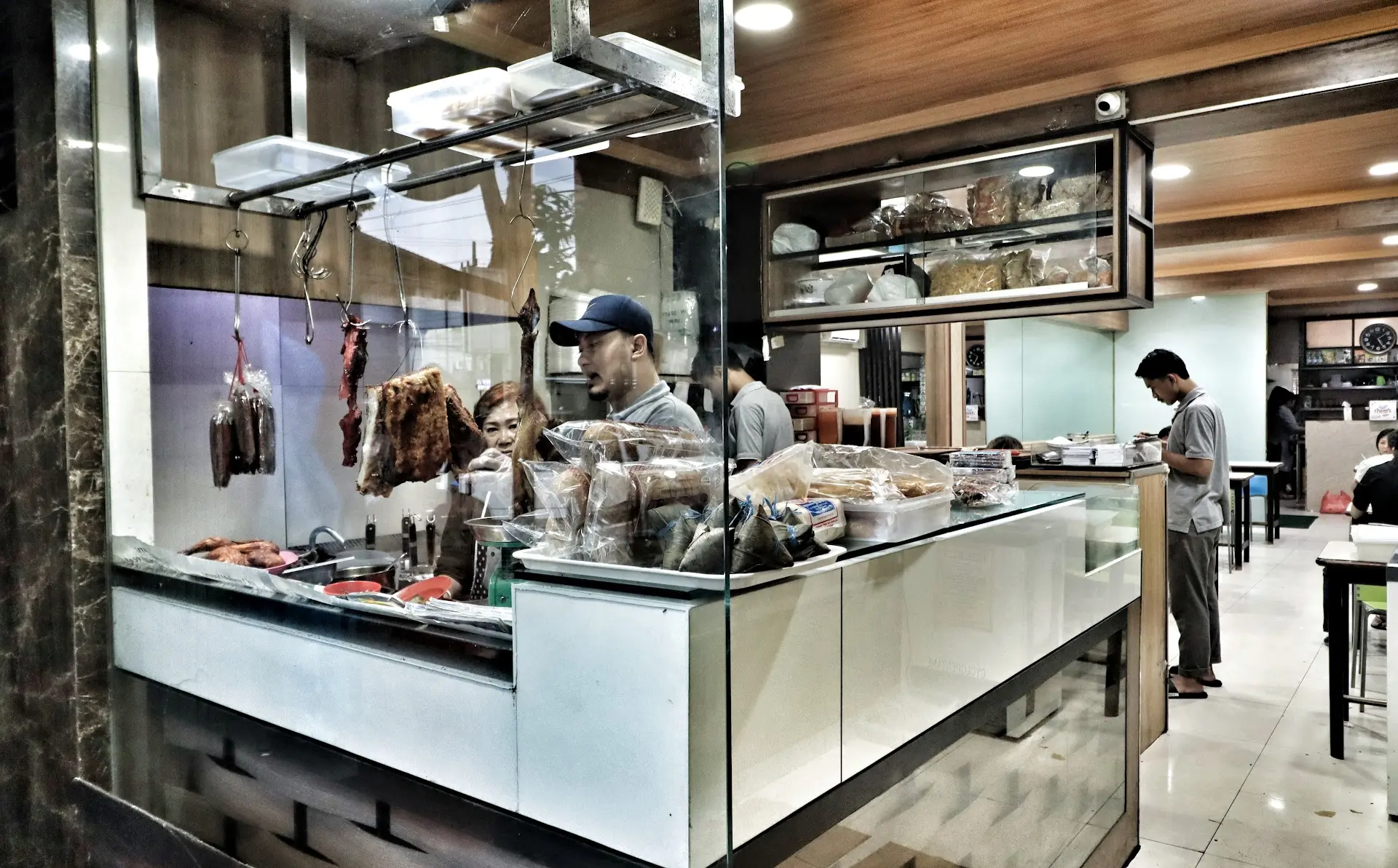 Pecinta Babi Merapat! Suara kriuk Siobak legendaris 60 tahun di Malang ini Mantap, bisa didengerin seharian 5