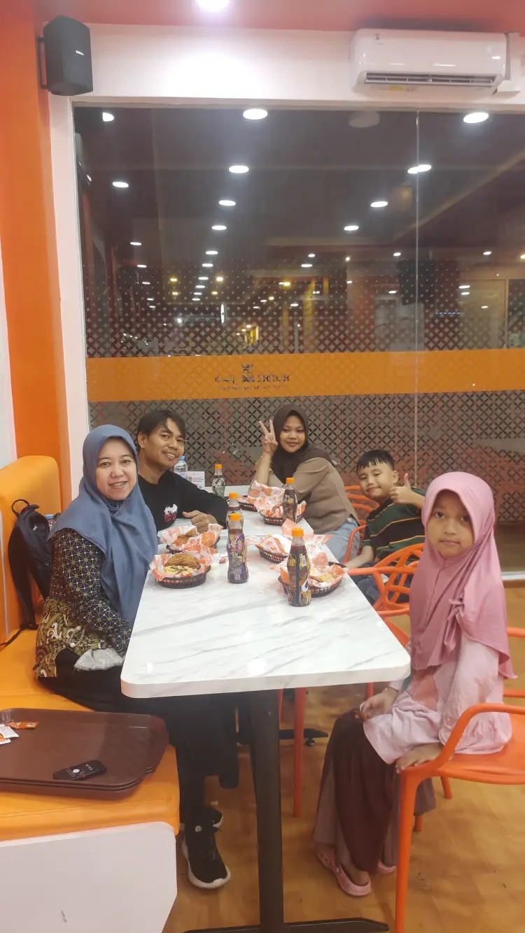 Almaz Fried Chicken Pettarani Makassar 4