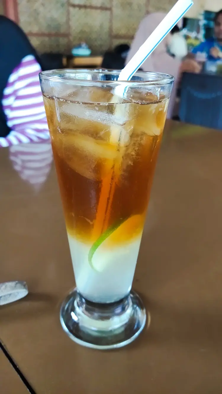 PENDOPO BASUKI RAHMAT 4