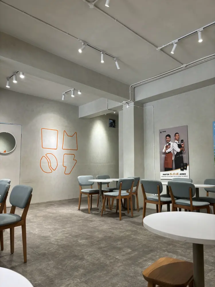 Tomoro Coffee - UNISMA 8