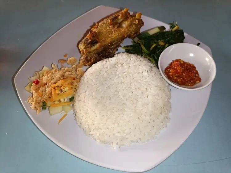 RM TOMBO ATI Mas Larto( bakso beranak dan ayam goreng) 6