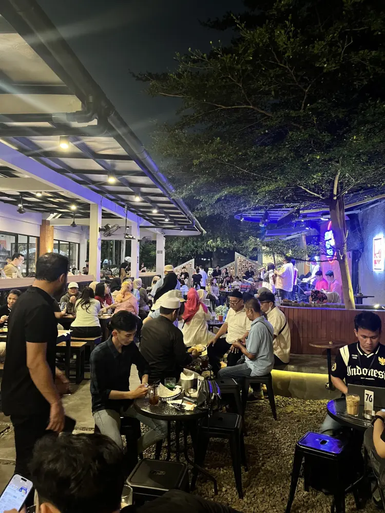 Kedai Kopi Tjan, Kayu Putih 10