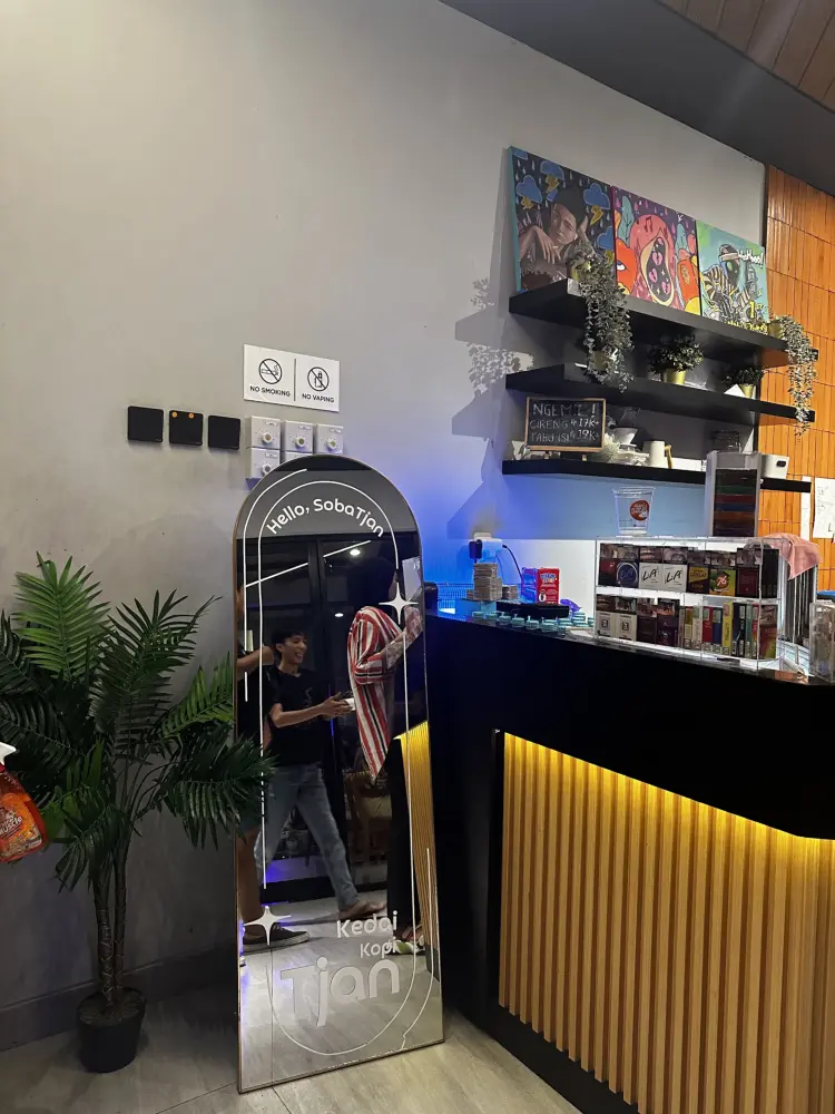 Kedai Kopi Tjan, Kayu Putih 7