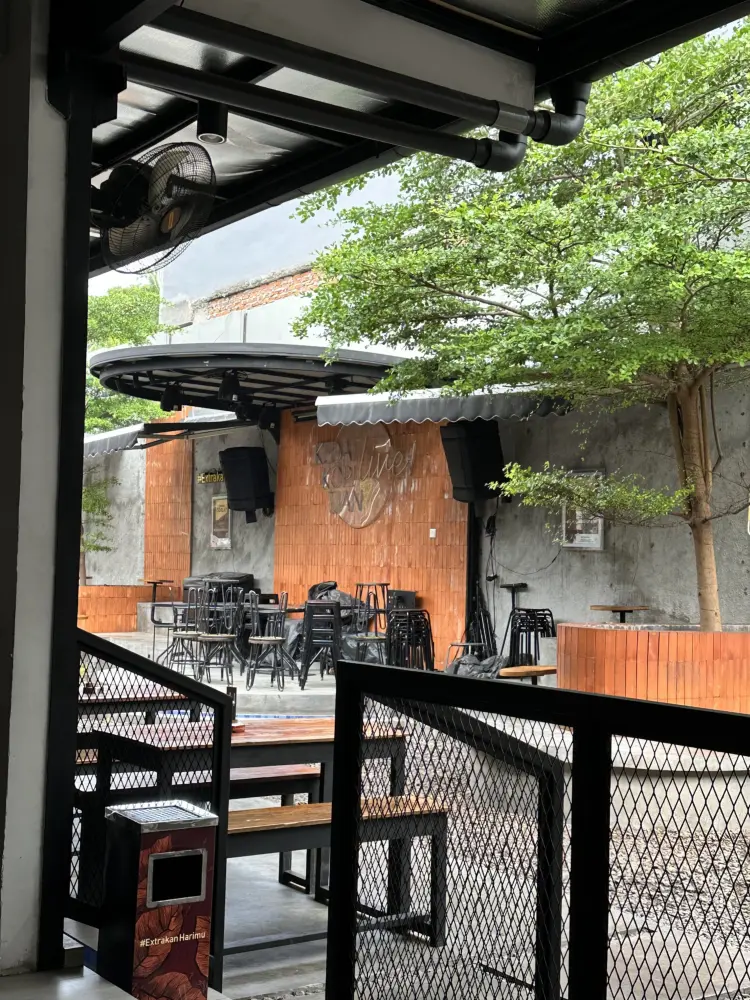 Kedai Kopi Tjan, Kayu Putih 9