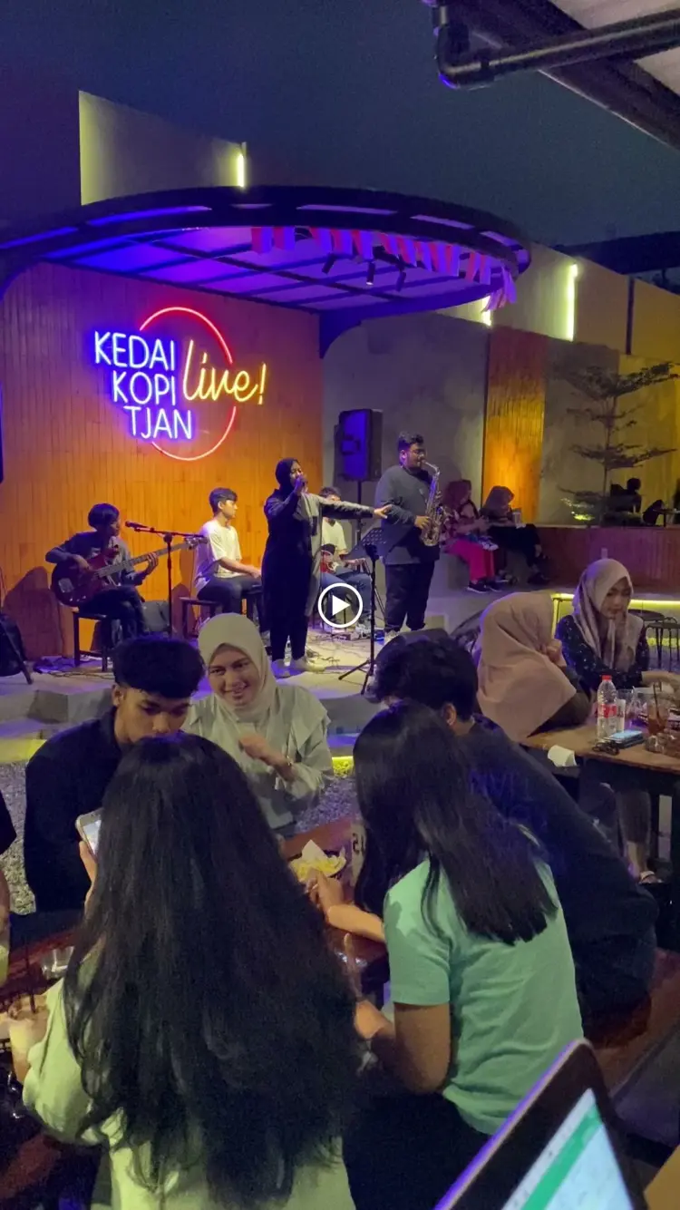 Kedai Kopi Tjan, Kayu Putih 4