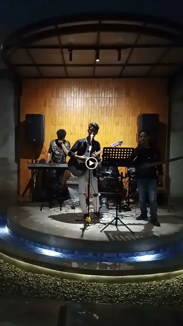 Kedai Kopi Tjan, Kayu Putih 8