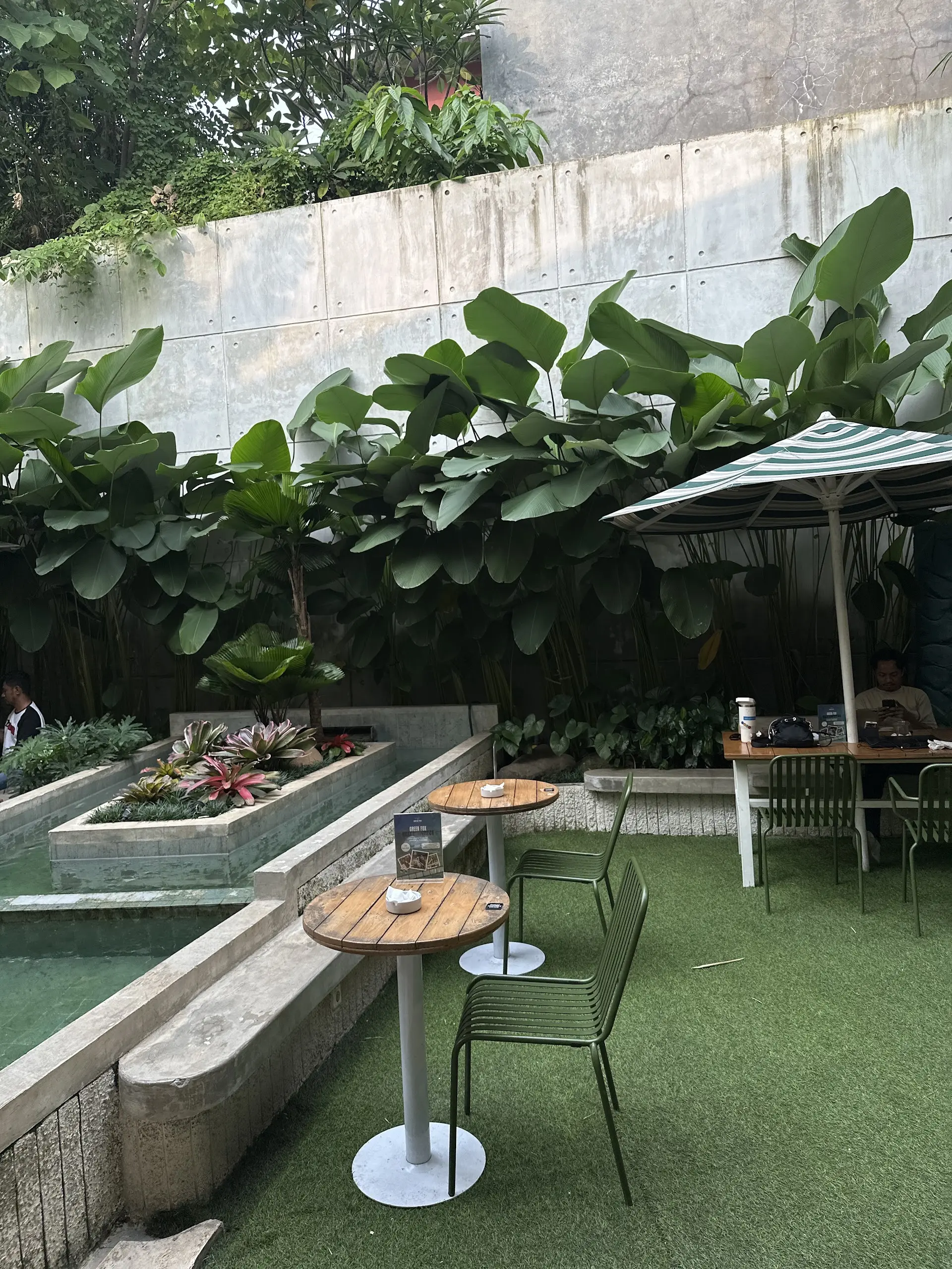 4.7 Stars on Google, Yet I Almost Walked Out? This New Bintaro Spot is Surreal. 3