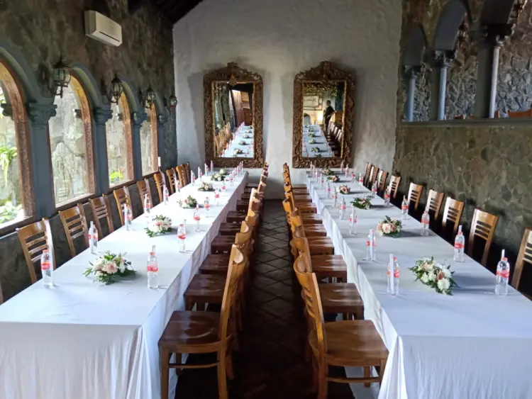 Gubug Makan Mang Engking Soragan Castle 1