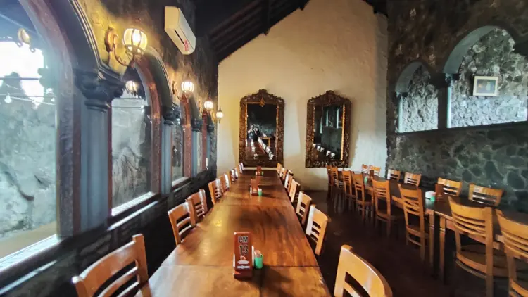 Gubug Makan Mang Engking Soragan Castle 8