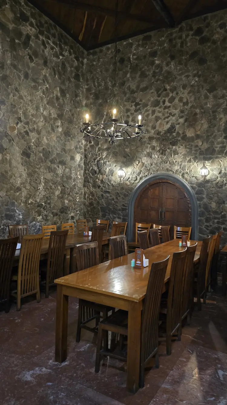 Gubug Makan Mang Engking Soragan Castle 3