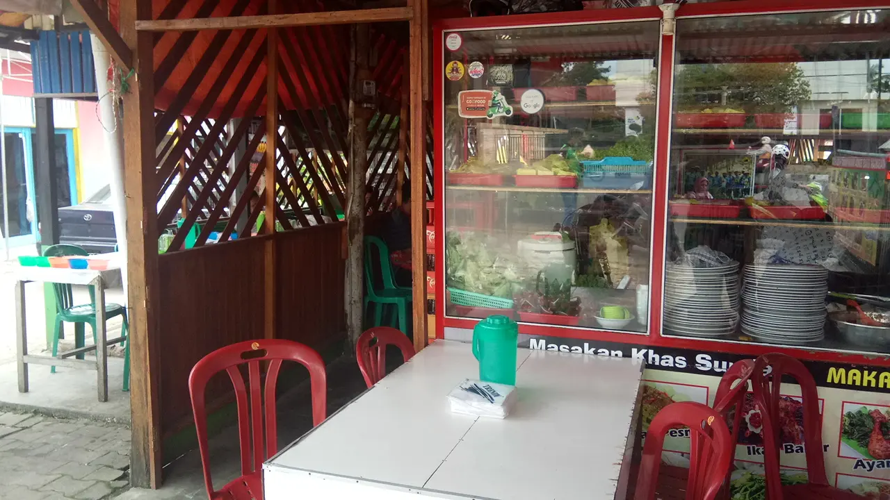 A 4.6-star Sundanese god-tier spot on Google... with this vibe? But I'll be back 2