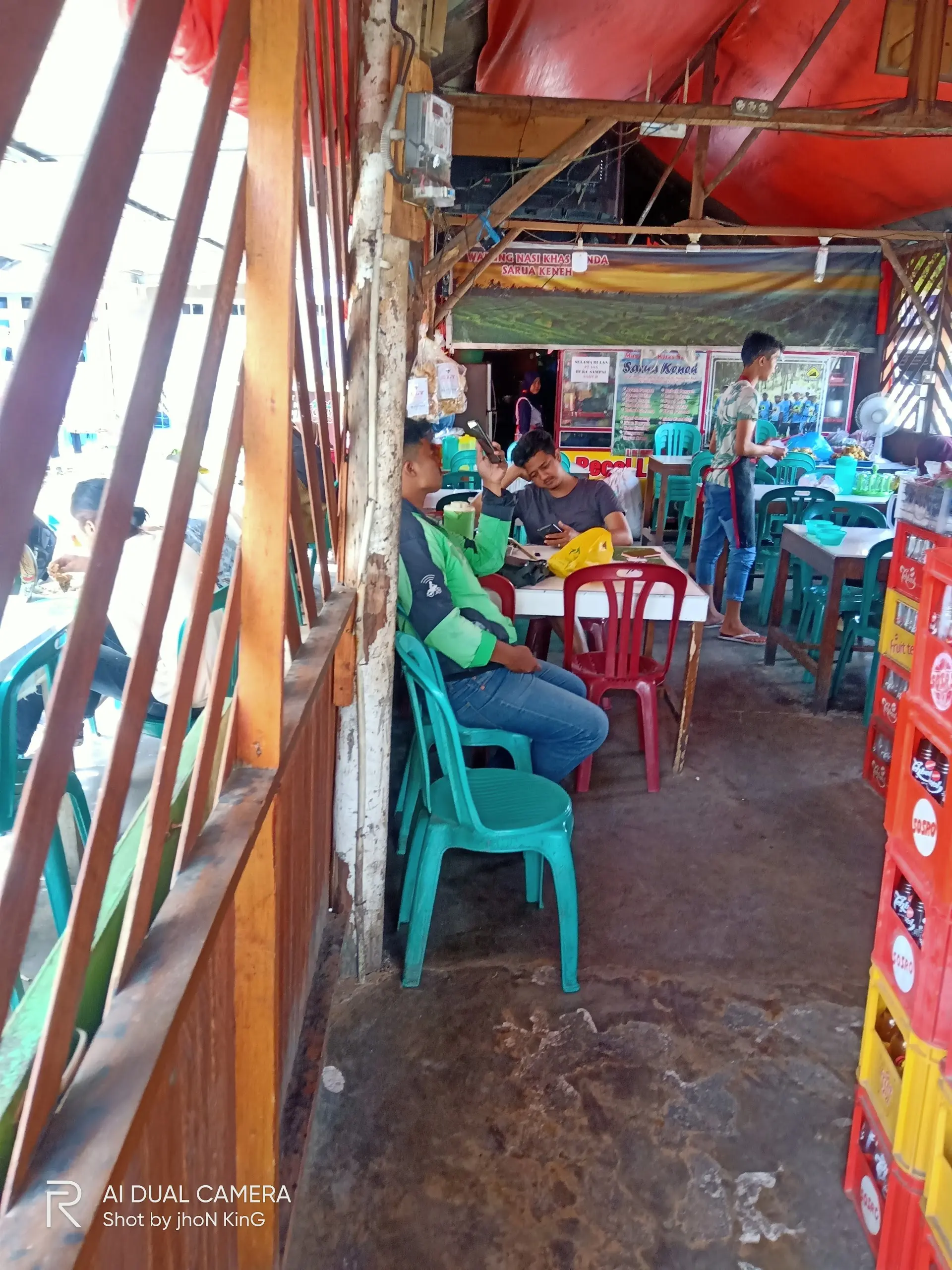 A 4.6-star Sundanese god-tier spot on Google... with this vibe? But I'll be back 3