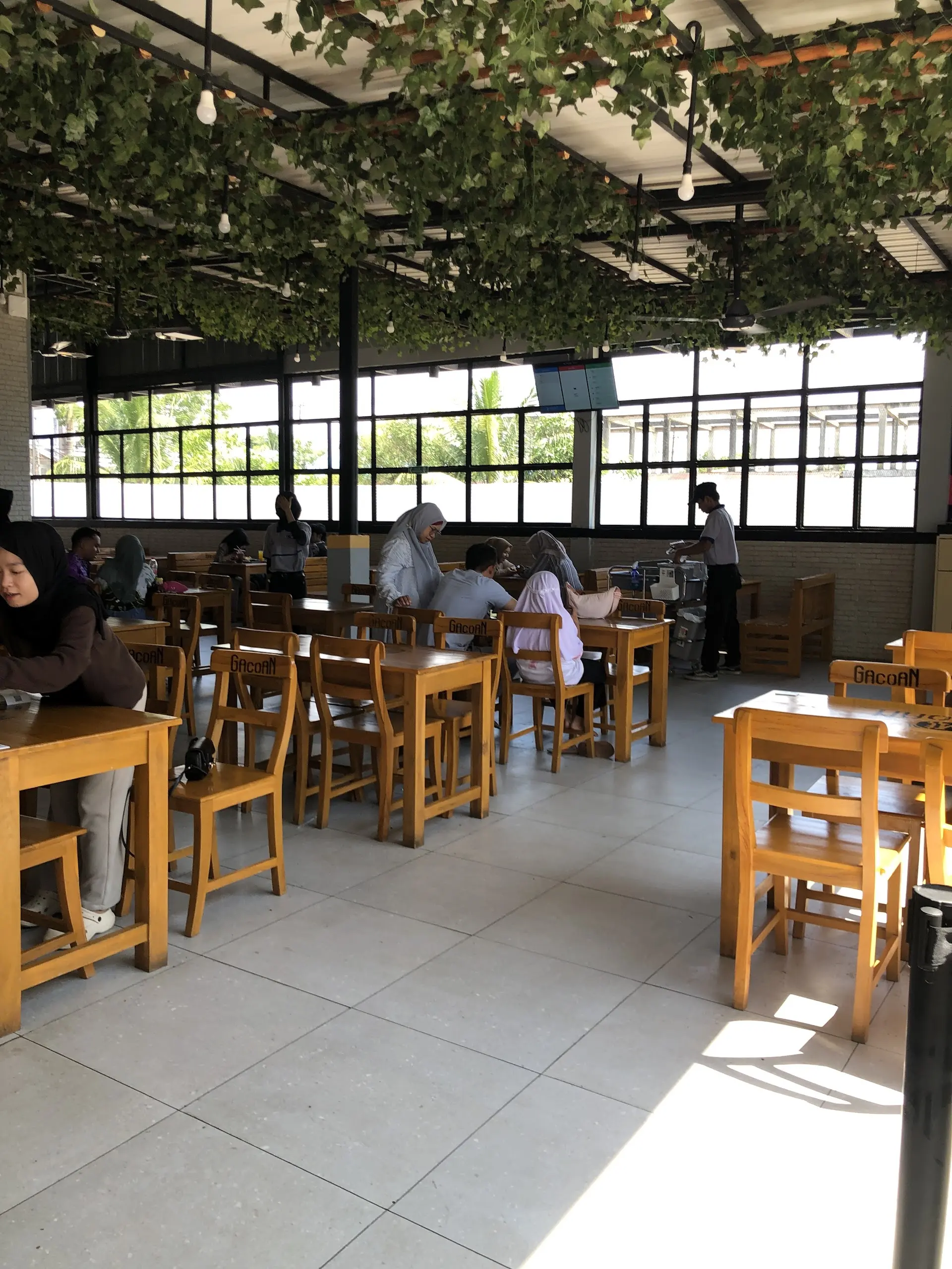 Google 4.9分,服务0分?Mie Gacoan这碗面到底有什么魔力? 1