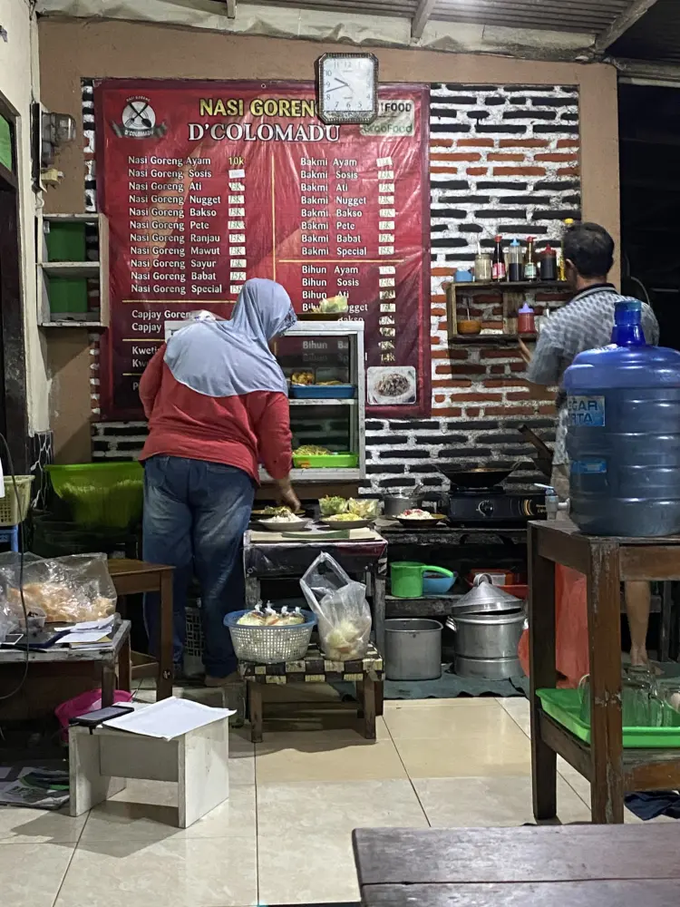 Nasi goreng De'colomadu 1