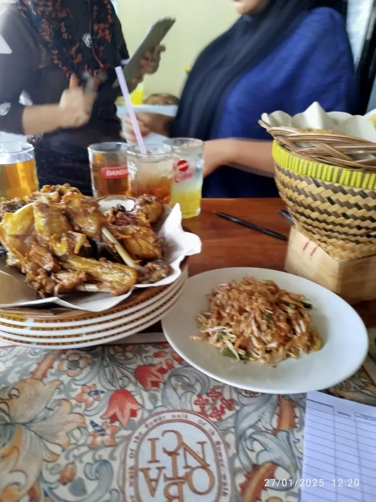 Botram Yu Lesehan RM Sawargi Sumedang 5