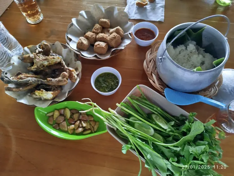 Botram Yu Lesehan RM Sawargi Sumedang 2