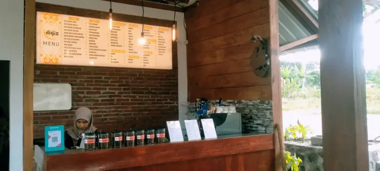 DIGIZ COFFEE & EATERY 8