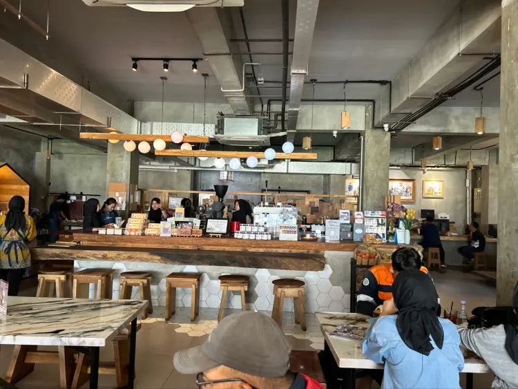 Glucklich Resto & Bakery 6