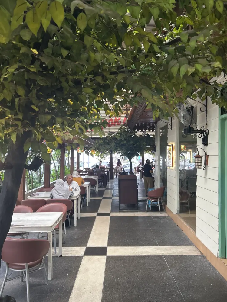 Siapa bilang daerah elit Surabaya nggak ada kuliner murah? Restoran "Takut Cabai" ini, aku langsung jatuh cinta!