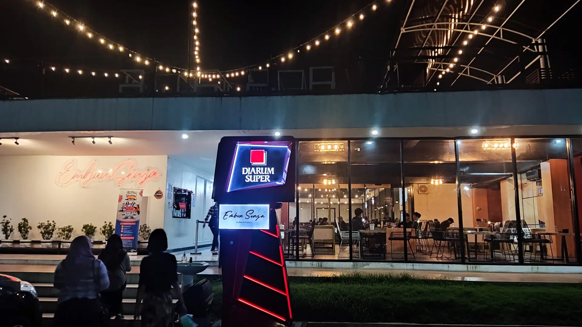 Students, Run! This Semarang Café: Pricey, But Outlets Galore. 3