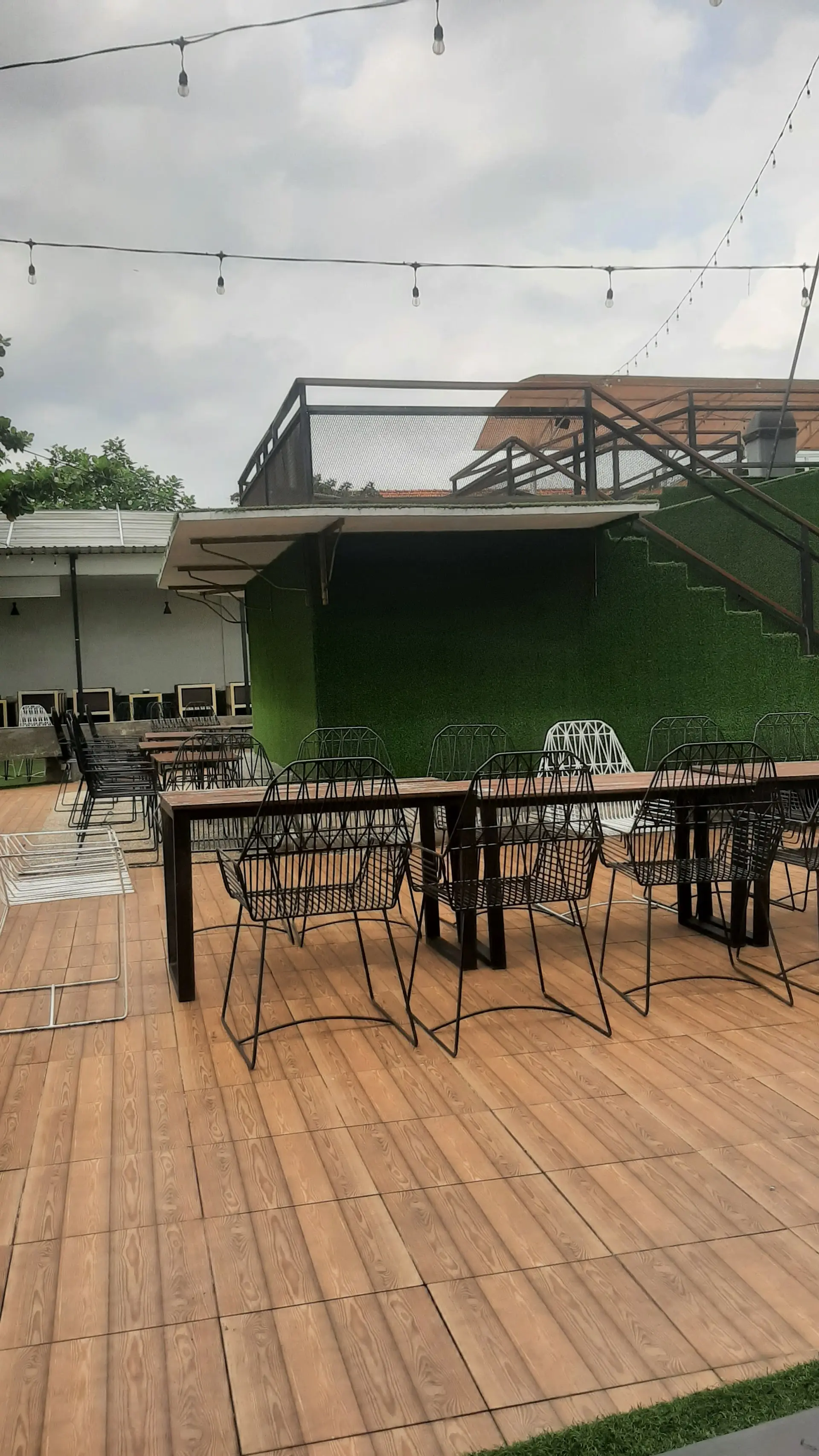 Students, Run! This Semarang Café: Pricey, But Outlets Galore. 2
