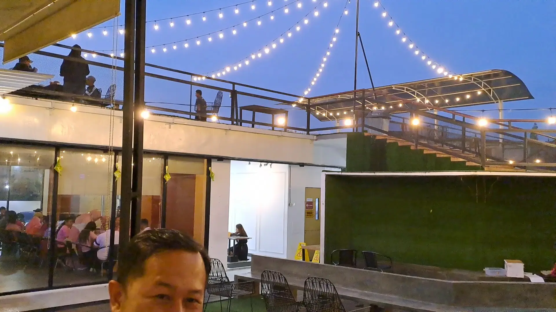 Students, Run! This Semarang Café: Pricey, But Outlets Galore. 4