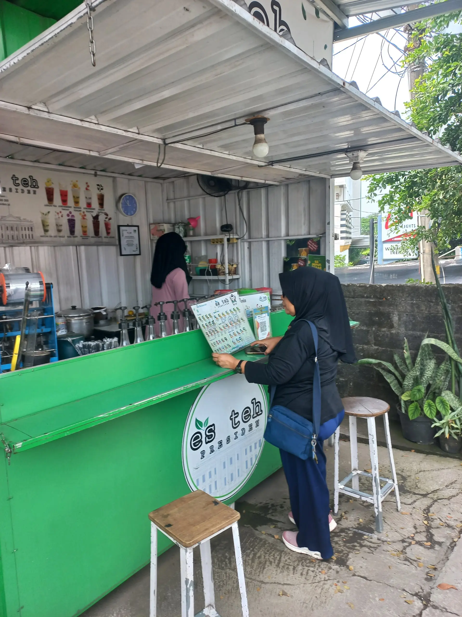 Students, Run! This Semarang Café: Pricey, But Outlets Galore. 8