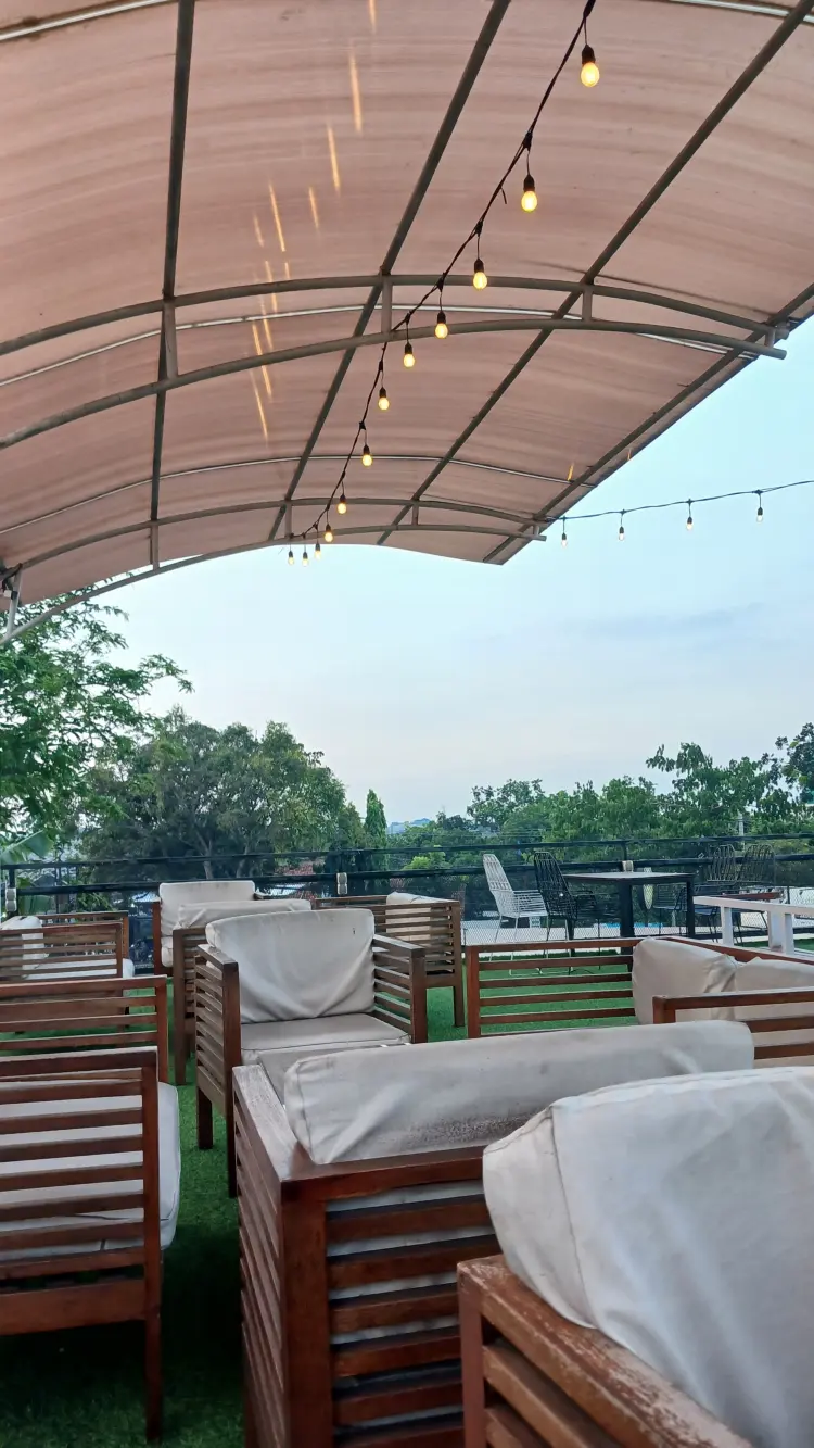 Embun senja coffee n Eatery 8