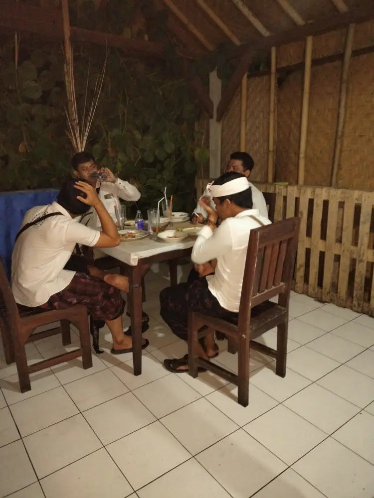 Warung Makan Muslim Lalanglinggah 6