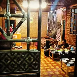 Lesehan Warung Bamboe Kebumen 2