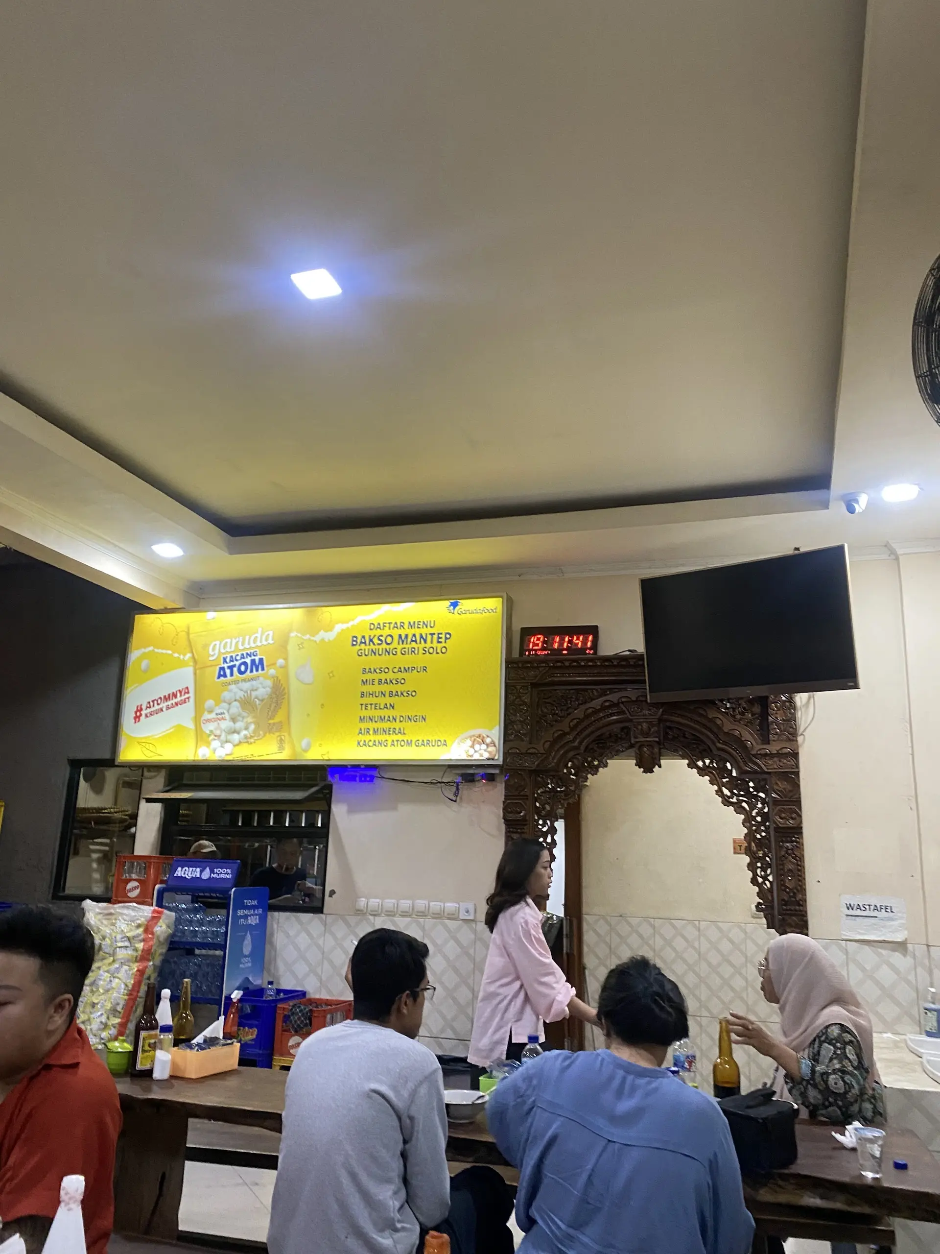 Google 4.6-star Legendary Meatball: Is the broth surprisingly a massive MSG fest? 3