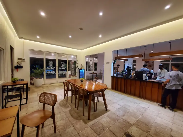 Surya Coffee & Eatery 2