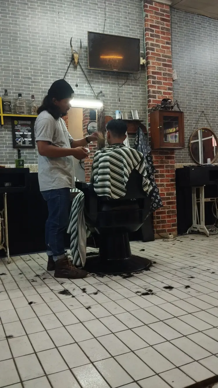 Saprol Barbershop Bangjo 1