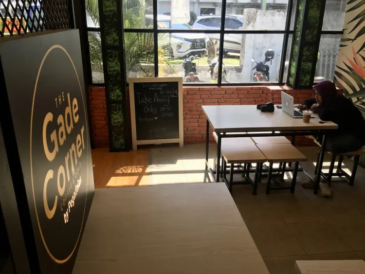 The Gade Coffee & Gold Padang 6