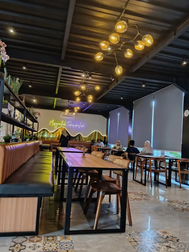 Jangan ke sini pas perut kosong! Tempat viral di Makassar ini beneran bikin cinta tapi benci…