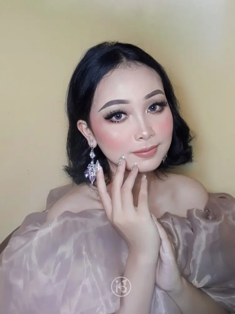 Itsna MakeUp Artist 1