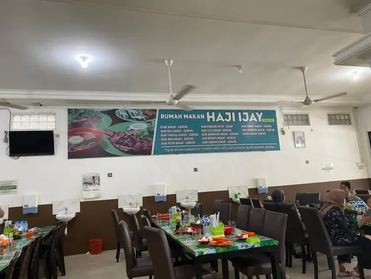 Warung Ikan Bakar Haji Ijay 8