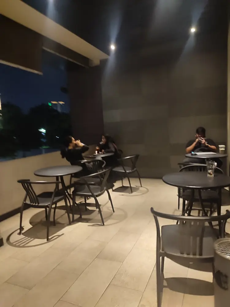 Starbucks Palem Semi Karawaci 3