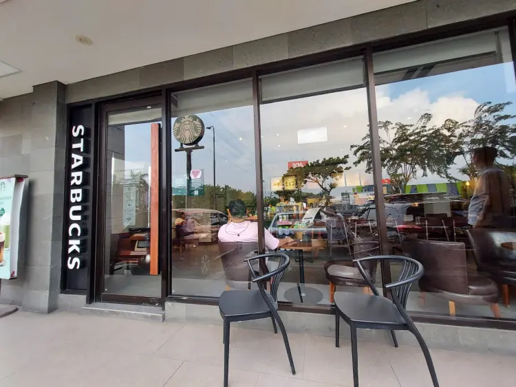 Starbucks Palem Semi Karawaci 4